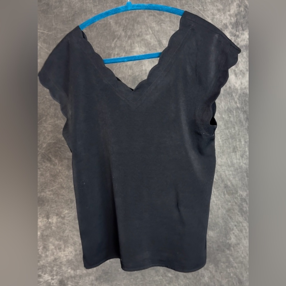 Express Scalloped Neck Sleeveless Blouse / Black / S - Picture 3 of 5